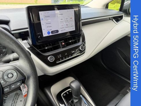 Used 2025 Toyota Corolla LE FWD image 25