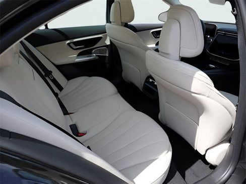 New 2026 Mercedes-Benz E 350 4MATIC Sedan image 14