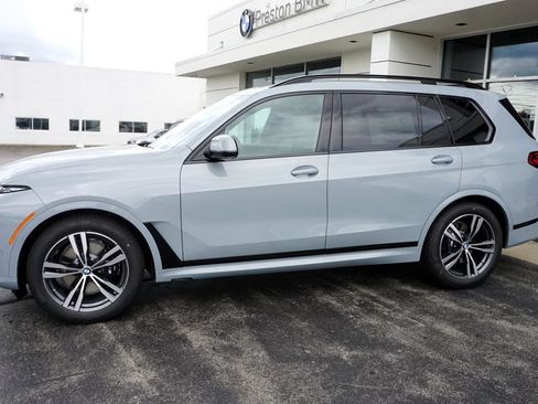 New 2027 BMW X7 xDrive40i w/ M Sport Package AWD/4WD image 2