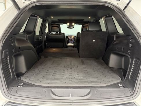 Used 2021 Jeep Grand Cherokee Limited image 27