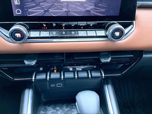 Certified 2024 GMC Canyon AT4 w/ Technology Package image 32