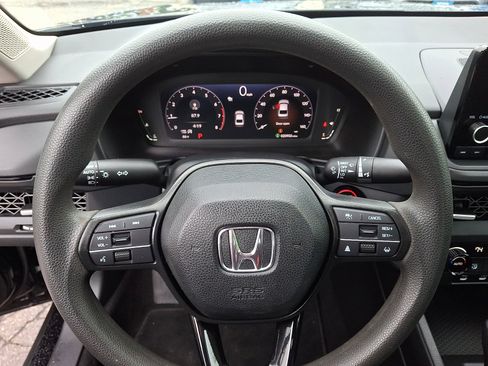 Used 2023 Honda Accord EX image 19