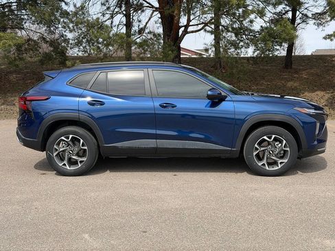 Used 2024 Chevrolet Trax LT w/ Driver Confidence Package image 3