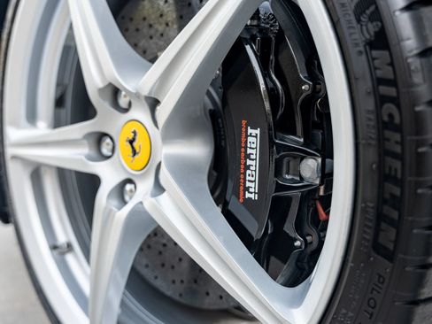 Used 2011 Ferrari 458 Italia Coupe RWD image 34