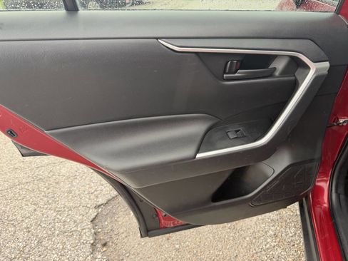 Used 2022 Toyota RAV4 LE AWD/4WD image 15
