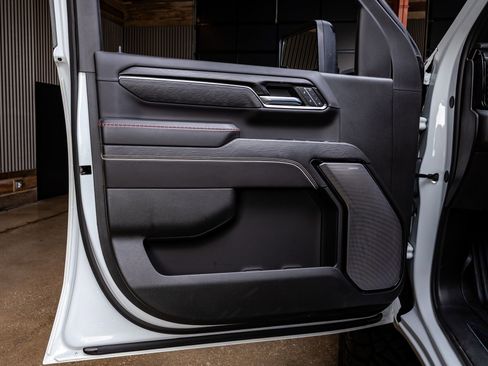 Used 2024 GMC Sierra 2500 AT4X AWD/4WD image 36