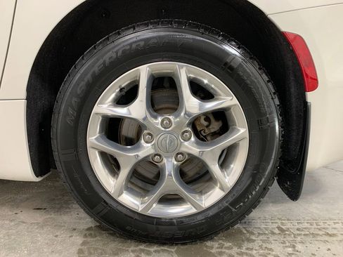 Used 2020 Chrysler Pacifica Limited image 25