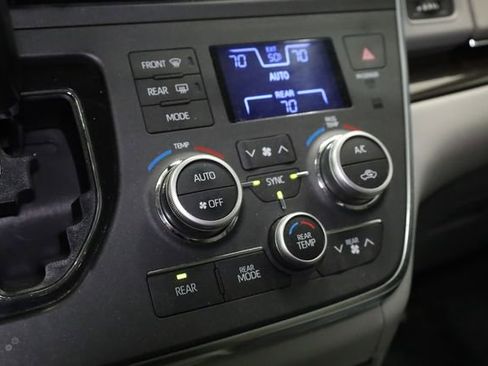 Used 2019 Toyota Sienna L image 19