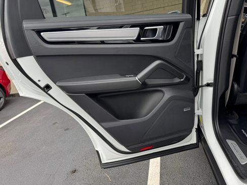 Used 2023 Porsche Cayenne Platinum Edition image 45