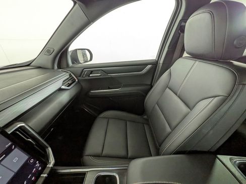 Certified 2025 GMC Acadia Elevation w/ Elevation Premium Package image 32