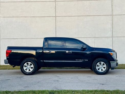 Used 2018 Nissan Titan SV AWD/4WD image 7