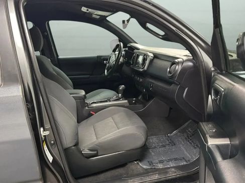 Used 2016 Toyota Tacoma TRD Off-Road w/ Towing Package RWD image 21