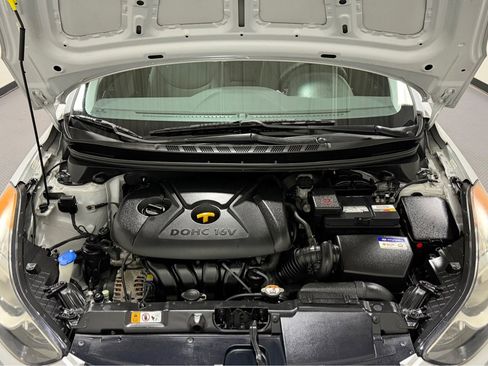 Used 2013 Hyundai Elantra GLS w/ Preferred Pkg image 14