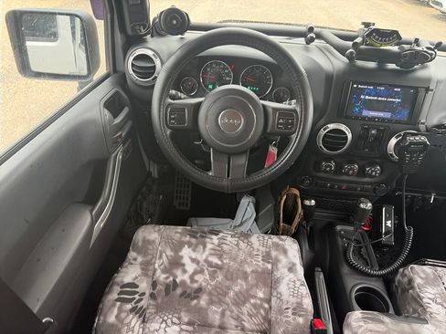 Used 2011 Jeep Wrangler Unlimited Rubicon AWD/4WD image 14