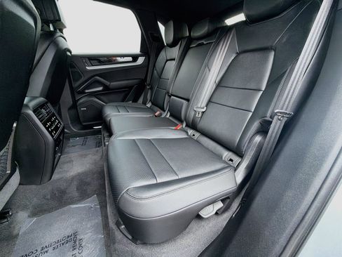 Used 2026 Porsche Cayenne E-Hybrid AWD/4WD image 22