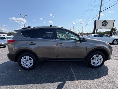 Used 2014 Toyota RAV4 LE FWD image 4