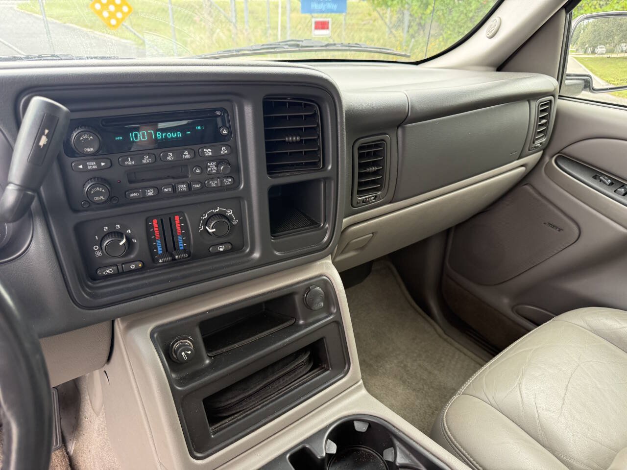 Used 2004 Chevrolet Suburban LS w/ Preferred Equipment Group RWD image 4
