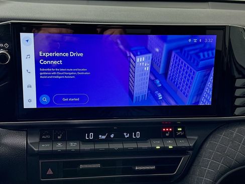 Used 2025 Toyota Camry XLE image 13