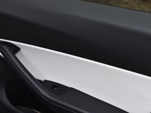 Used 2023 Tesla Model Y 2WD image 19