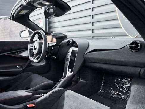 Used 2024 McLaren 750S image 47