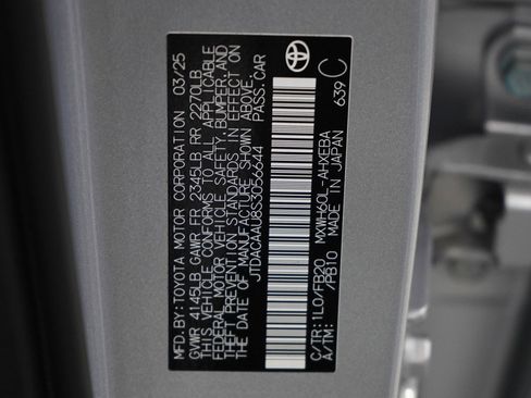 Used 2025 Toyota Prius LE image 26