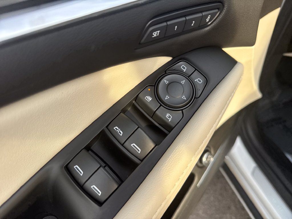 Used 2023 Buick Enclave Premium w/ Experience Buick Package FWD image 11