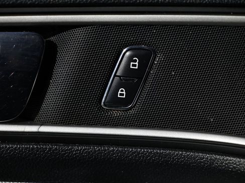 Used 2017 Ford Explorer XLT w/ Equipment Group 202A image 16