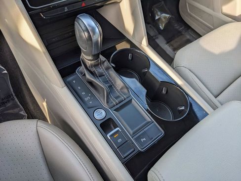 Certified 2023 Volkswagen Atlas SE image 24