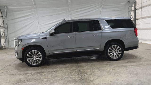 Used 2023 GMC Yukon XL Denali AWD/4WD image 9