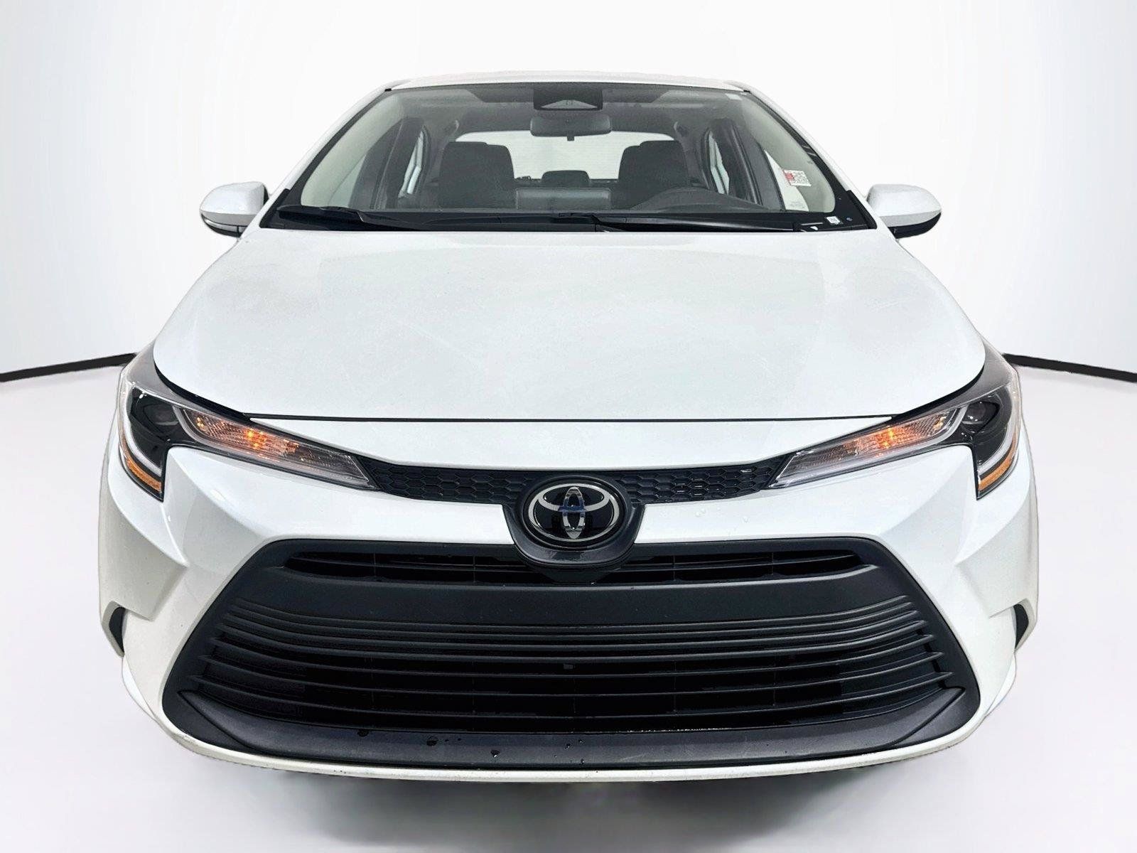 Used 2025 Toyota Corolla LE FWD image 4