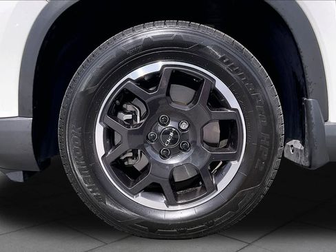 Used 2025 Honda Pilot EX-L image 10