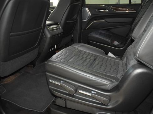 Used 2024 Cadillac Escalade ESV Premium Luxury Platinum AWD/4WD image 35