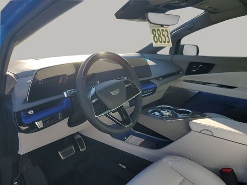New 2026 Cadillac Optiq Luxury 1 image 30