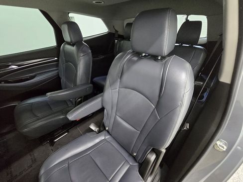 Used 2019 Buick Enclave Essence image 12