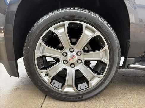 Used 2017 GMC Yukon SLE w/ SLE Value Package image 12