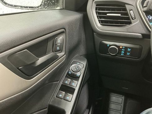 Used 2022 Ford Escape SE AWD/4WD image 16