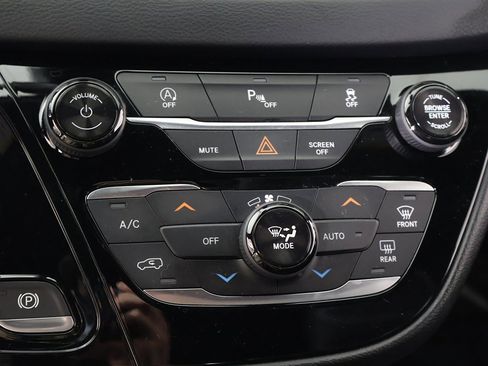 Used 2018 Chrysler Pacifica Touring Plus w/ S Appearance Package image 51