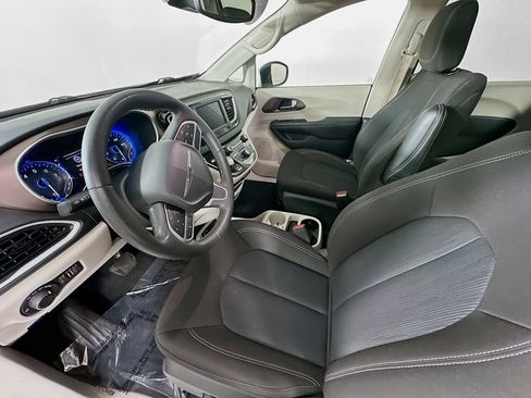 Certified 2023 Chrysler Voyager LX FWD image 29