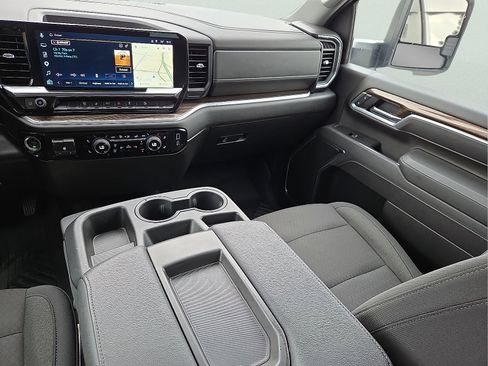 Used 2025 Chevrolet Silverado 2500 LT AWD/4WD image 12