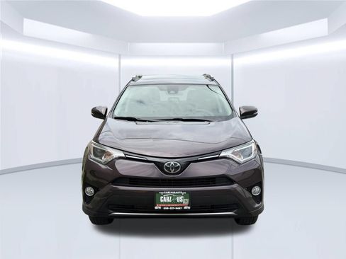 Used 2018 Toyota RAV4 XLE AWD/4WD image 2