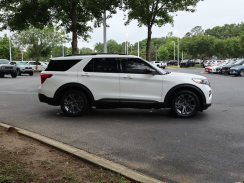 Used 2023 Ford Explorer XLT w/ Equipment Group 202A RWD image 12
