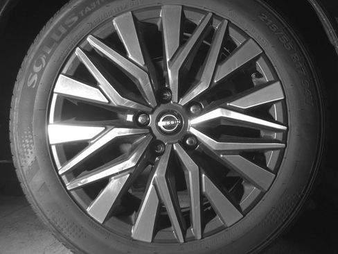 Used 2025 Nissan Altima 2.5 SV FWD image 15