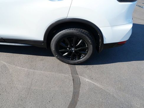 Used 2018 Nissan Rogue SV w/ Premium Package AWD/4WD image 35