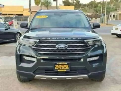 Used 2022 Ford Explorer XLT w/ Equipment Group 202A RWD image 4