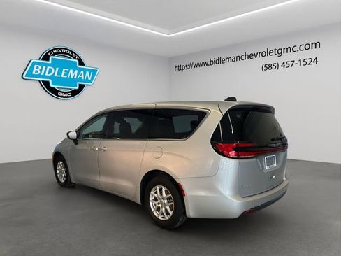 Used 2024 Chrysler Pacifica Touring-L image 5