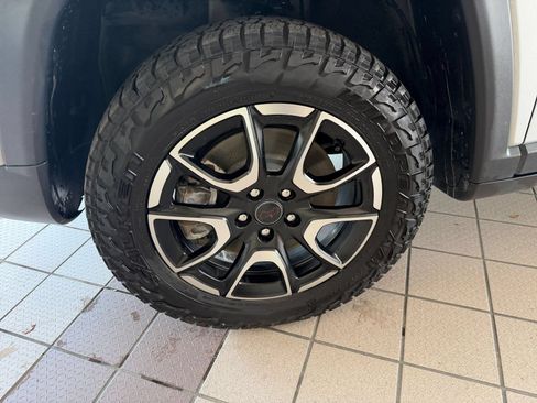 Used 2025 Jeep Compass Trailhawk AWD/4WD image 24
