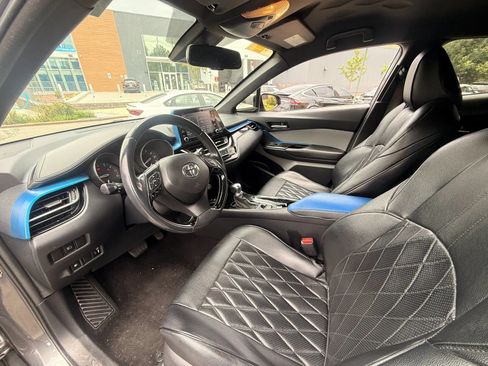 Used 2019 Toyota C-HR XLE FWD image 11