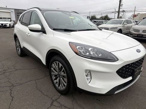 Used 2022 Ford Escape Titanium w/ Class II Trailer Tow Package image 7