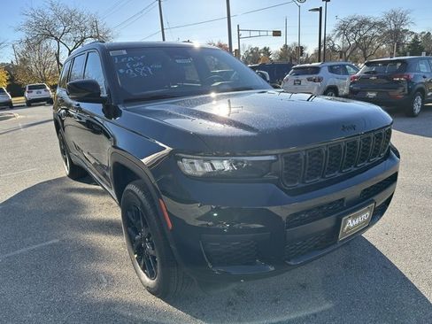 New 2025 Jeep Grand Cherokee L Altitude image 4
