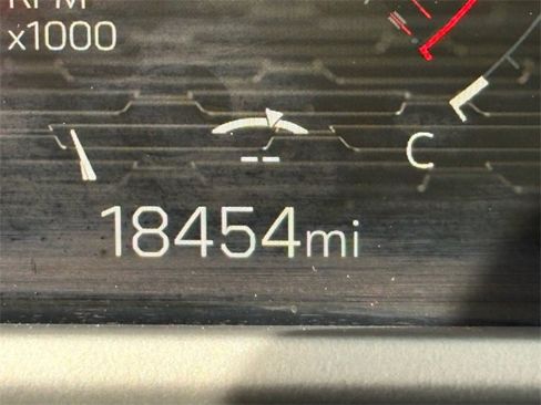 Used 2025 GMC Acadia Elevation image 14